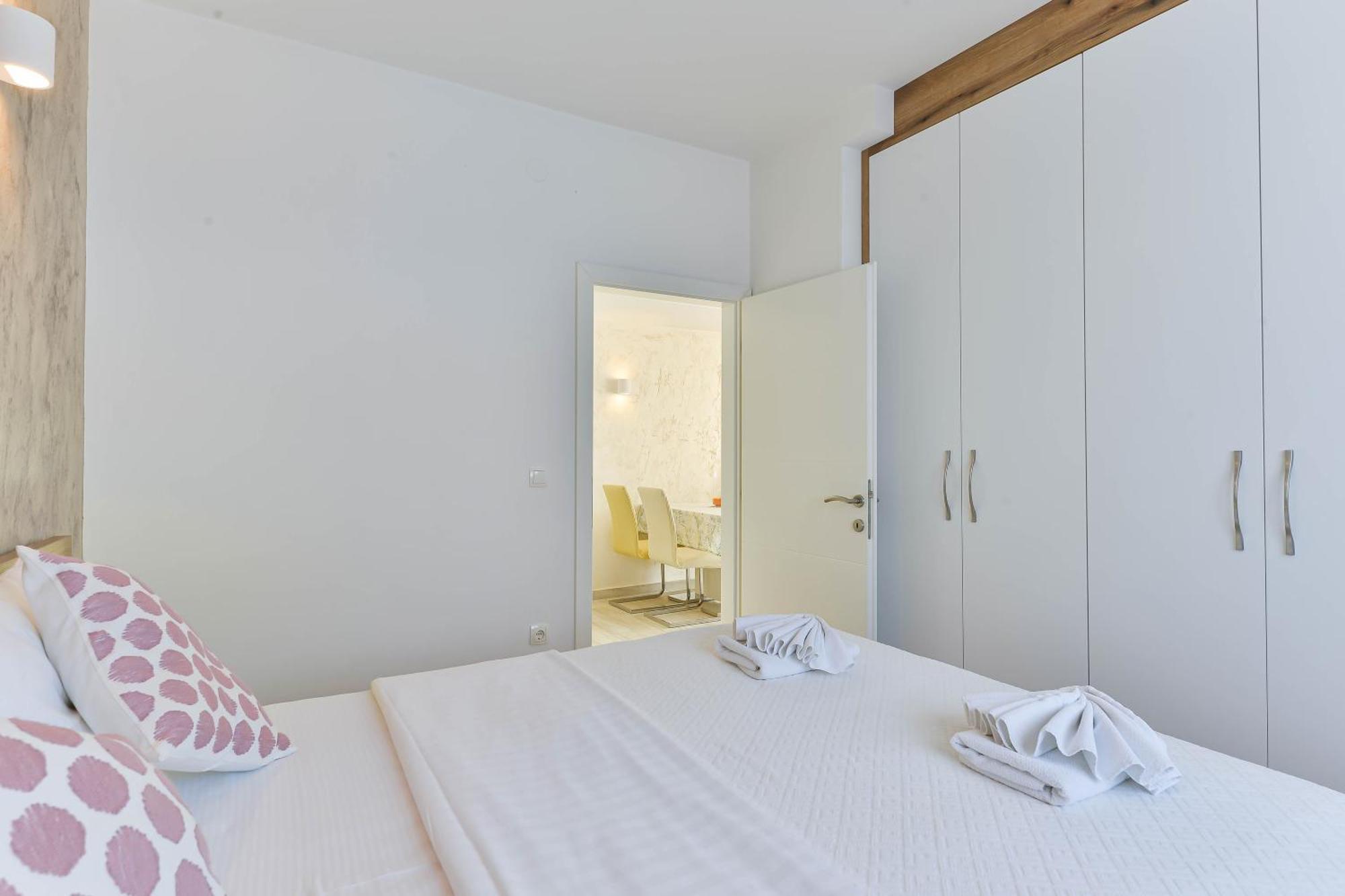 Apartments Laura 1 ปริฟลากา ภายนอก รูปภาพ