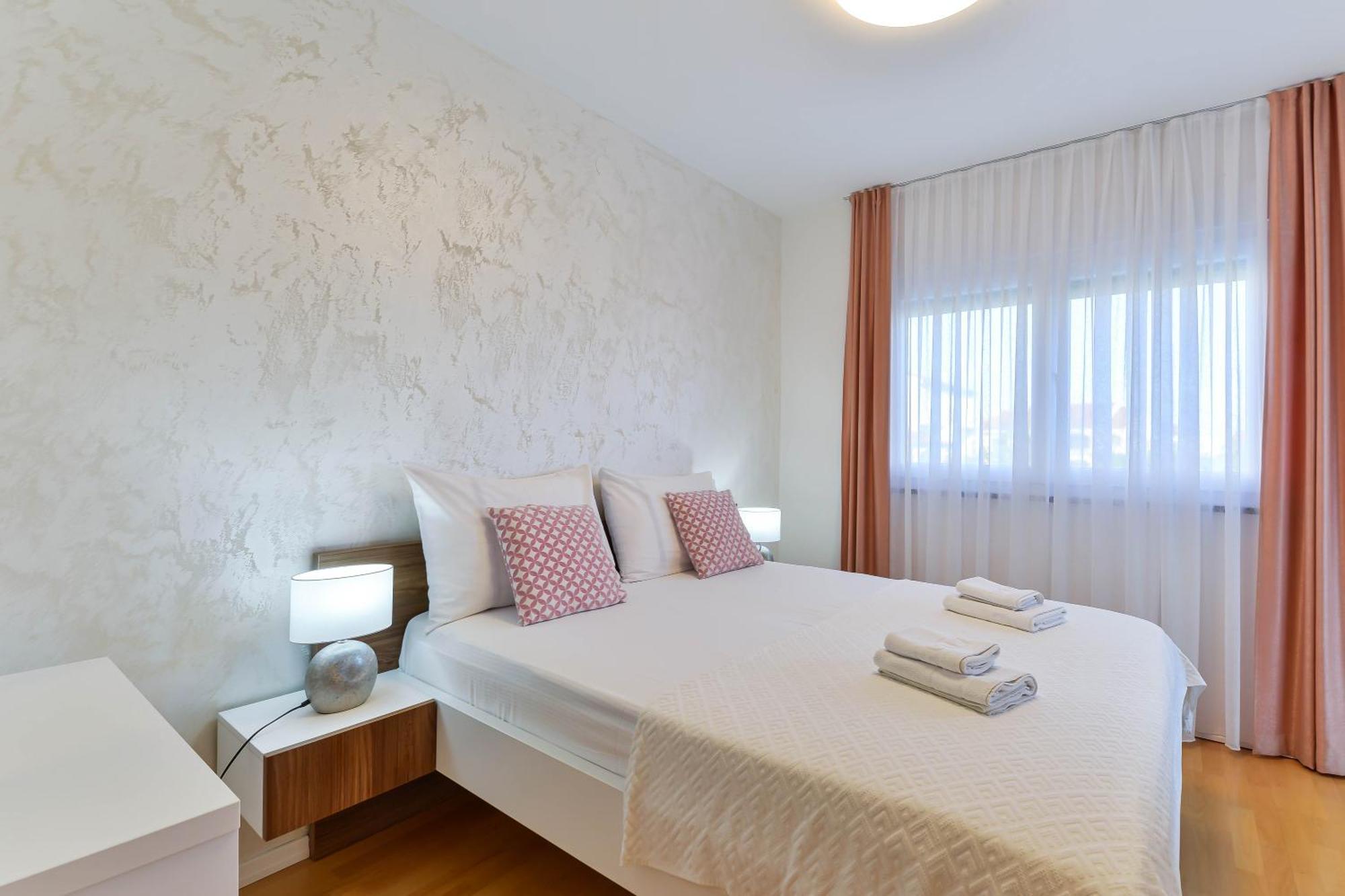 Apartments Laura 1 ปริฟลากา ภายนอก รูปภาพ