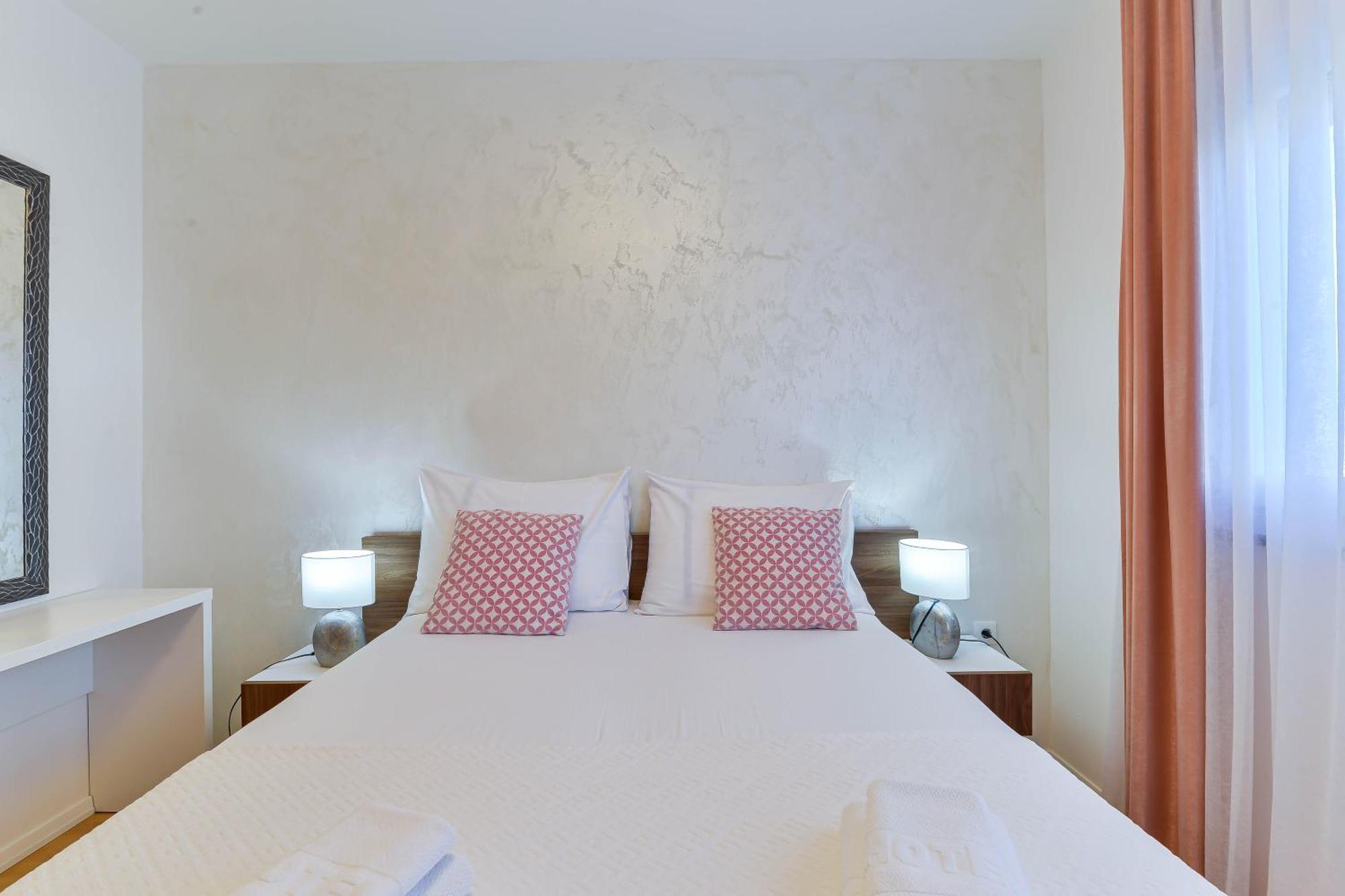 Apartments Laura 1 ปริฟลากา ภายนอก รูปภาพ